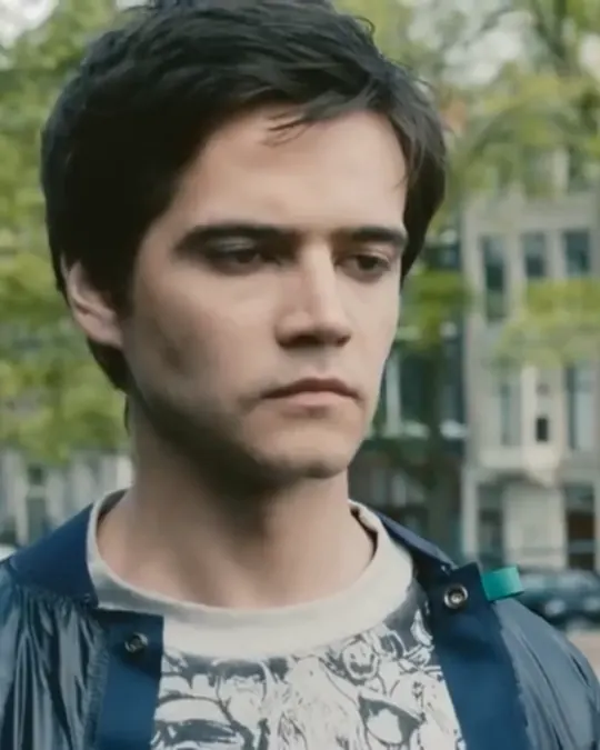 The resulting 4:5 short: Tom's face and shoulders, with more of the street around him.